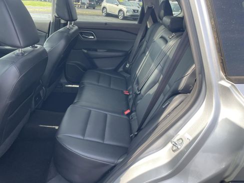 Used 2021 Nissan Rogue SV w/ Premium Package image 6