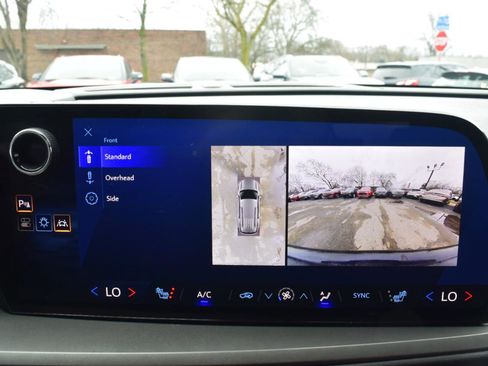 Used 2024 Chevrolet Traverse LT w/ Trailering Package FWD image 30