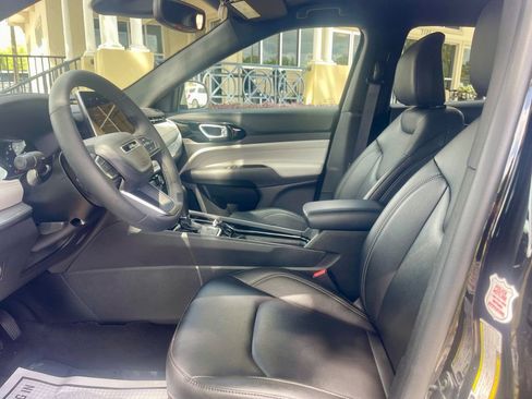 Used 2025 Jeep Compass Limited AWD/4WD image 11