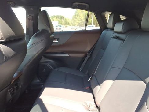 Used 2024 Toyota Venza XLE image 7