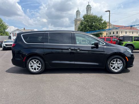 Used 2026 Chrysler Pacifica Select FWD image 5