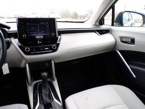 Used 2022 Toyota Corolla Cross L image 11