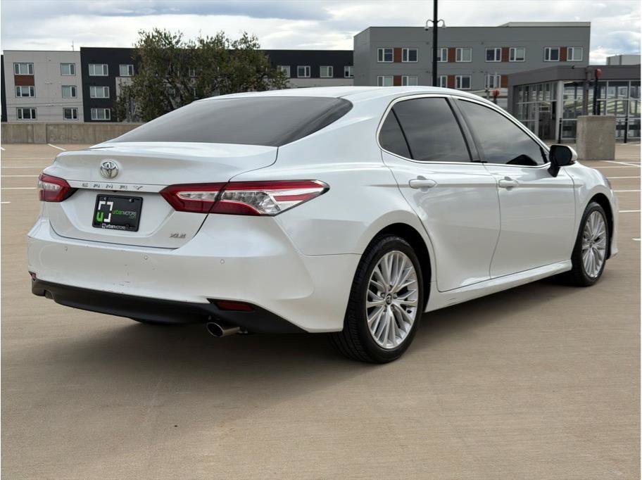 Used 2018 Toyota Camry XLE FWD image 8