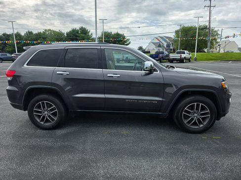 Used 2017 Jeep Grand Cherokee Limited AWD/4WD image 4