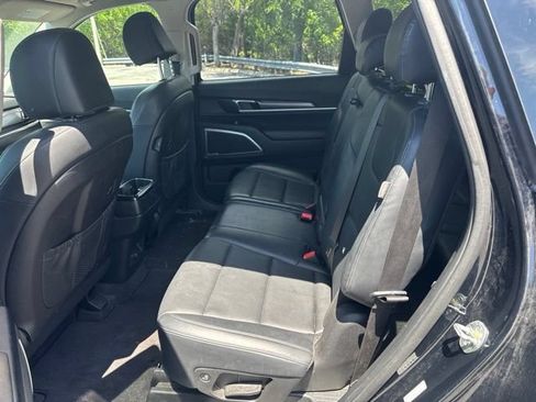 Used 2024 Kia Telluride LX FWD image 7