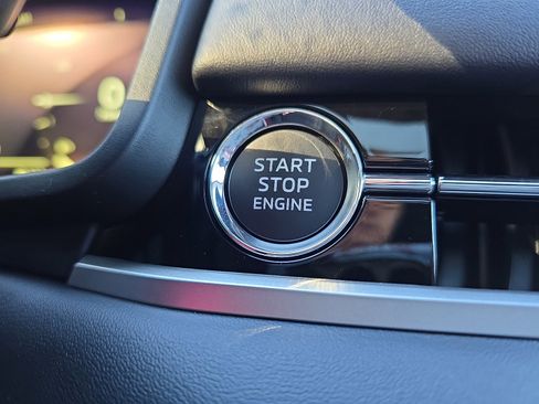 New 2025 Mitsubishi Outlander SE image 23