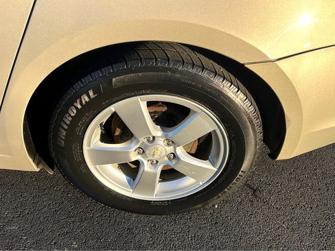 Used 2015 Chevrolet Cruze LT image 15