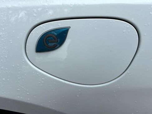 Used 2018 Chrysler Pacifica Touring-L FWD image 46