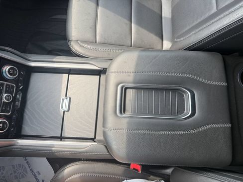 Used 2022 GMC Yukon XL Denali AWD/4WD image 31