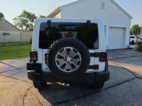 Used 2016 Jeep Wrangler Unlimited Rubicon w/ Dual Top Group AWD/4WD image 6