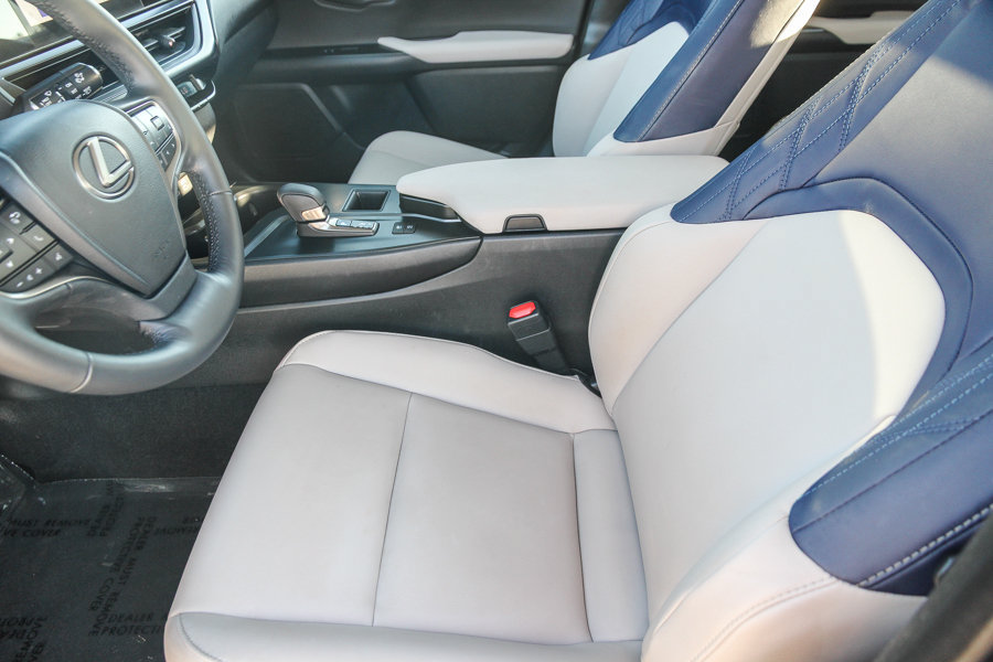 Used 2025 Lexus UX 300h FWD image 19