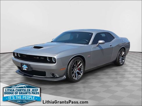 Used 2016 Dodge Challenger SRT w/ Technology Group RWD image 1