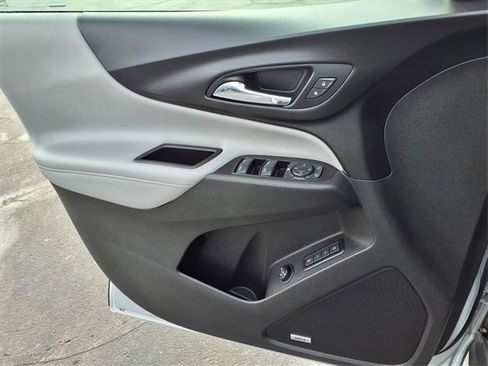 Used 2018 Chevrolet Equinox Premier image 24