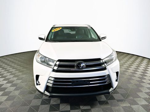 Used 2019 Toyota Highlander Limited AWD/4WD image 4