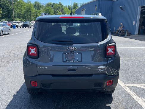 Used 2022 Jeep Renegade Latitude w/ Convenience Group AWD/4WD image 5