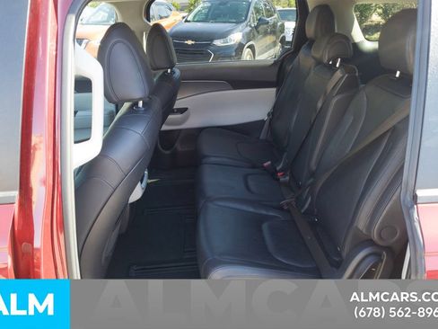 Used 2024 Kia Carnival LX FWD image 17