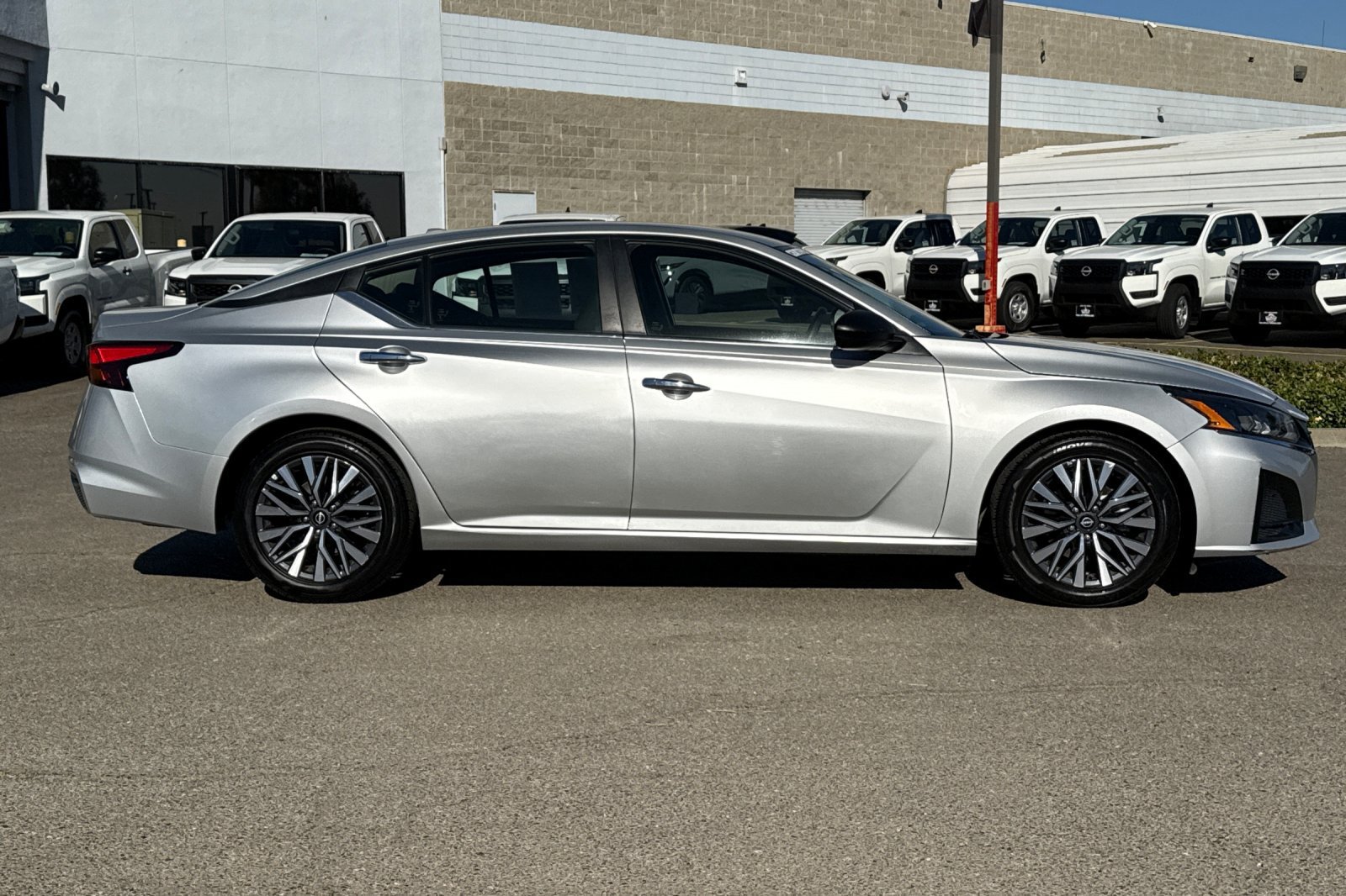 Certified 2024 Nissan Altima 2.5 SV FWD image 3