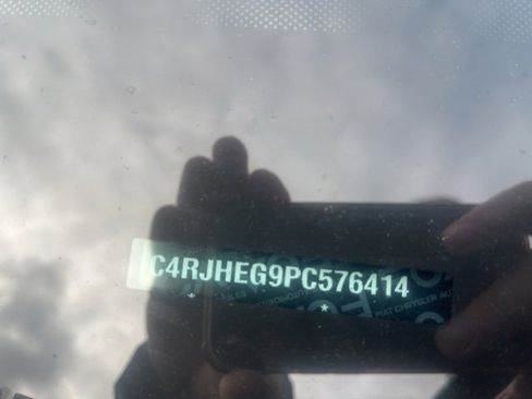 Used 2023 Jeep Grand Cherokee Summit image 4