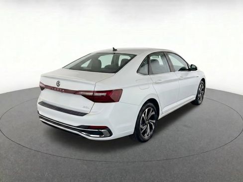 Used 2025 Volkswagen Jetta SEL FWD image 3