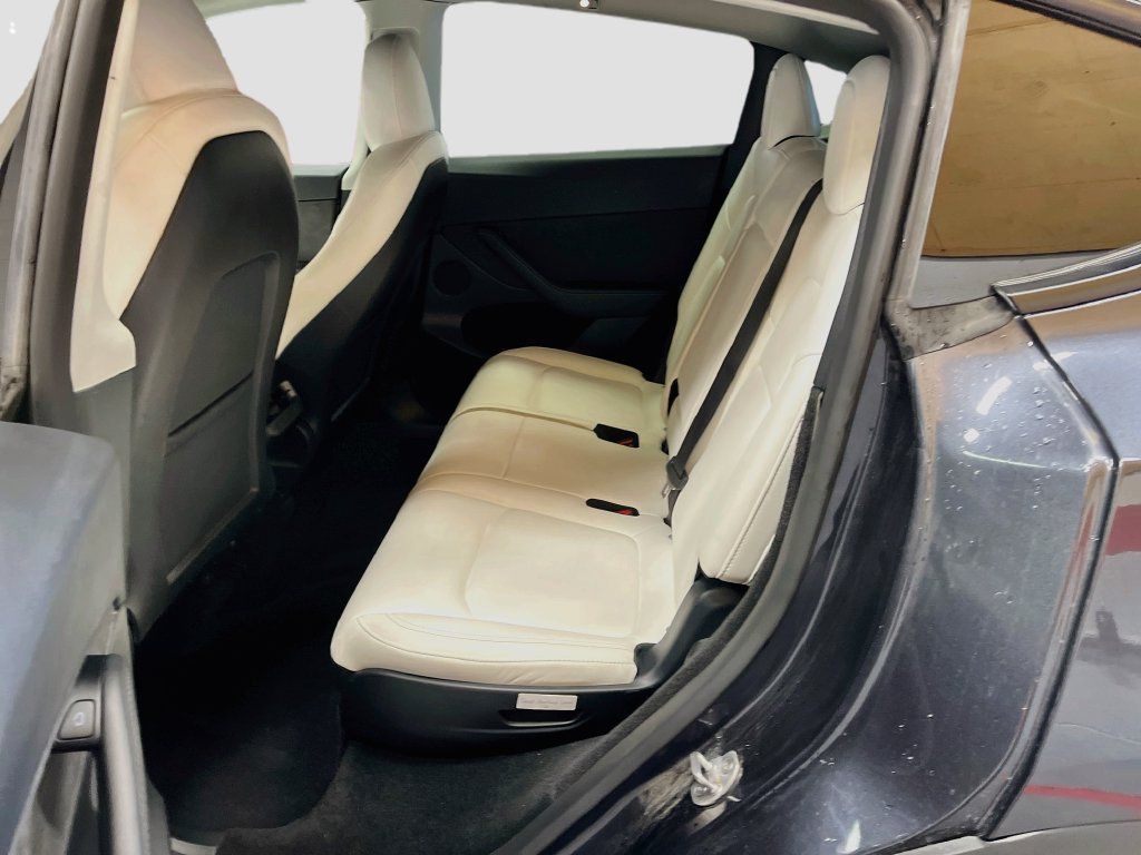 Used 2024 Tesla Model Y Long Range AWD/4WD image 23