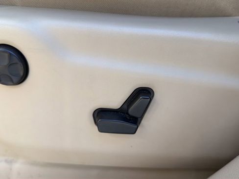 Used 2019 Jeep Grand Cherokee Overland RWD image 17
