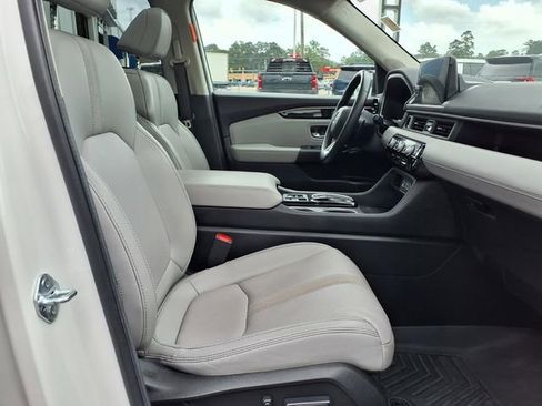 Used 2025 Honda Pilot Touring image 14