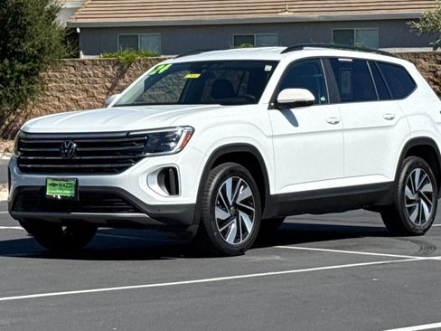 Used 2024 Volkswagen Atlas SE AWD/4WD image 16