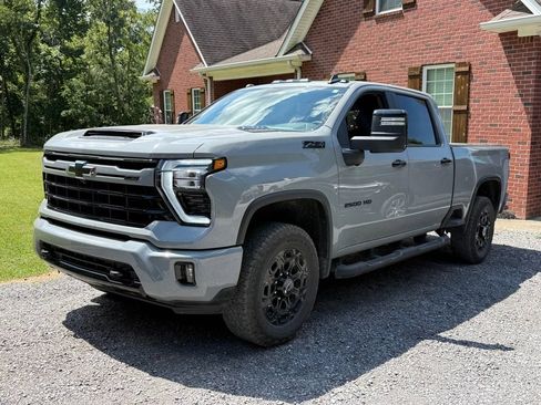 Used 2024 Chevrolet Silverado 2500 LT w/ Z71 Sport Edition AWD/4WD image 18