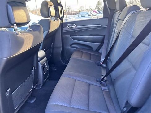 Used 2019 Jeep Grand Cherokee Laredo w/ 18" Wheel & 8.4" Radio Group image 25