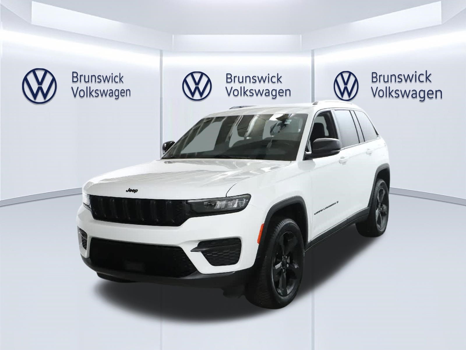 Used 2023 Jeep Grand Cherokee Altitude AWD/4WD image 1