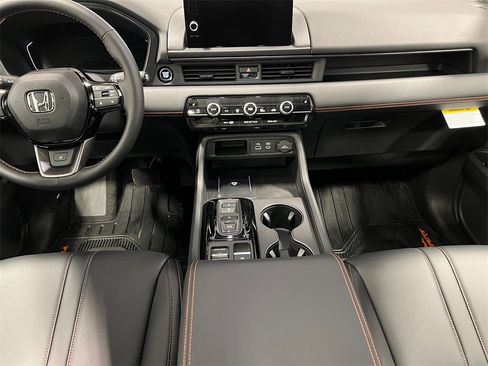 New 2025 Honda Pilot TrailSport image 18