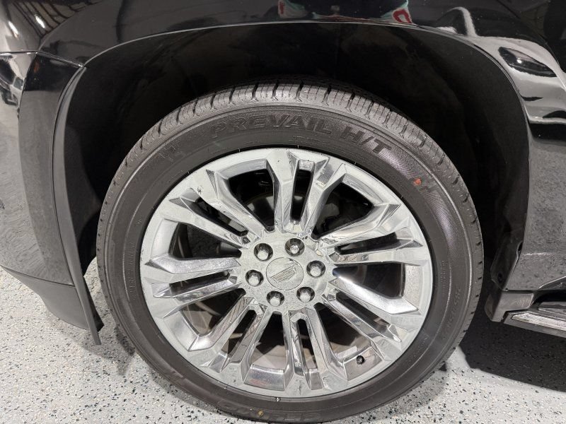 Used 2018 Cadillac Escalade Premium Luxury w/ LPO, Radiant Package AWD/4WD image 18