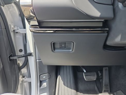 Used 2024 Land Rover Range Rover Sport Dynamic SE image 33