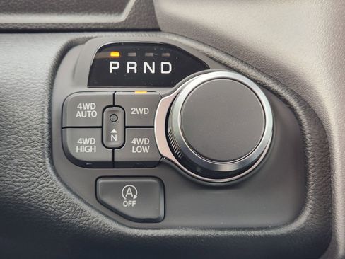 New 2026 RAM 1500 4x4 Crew Cab image 17