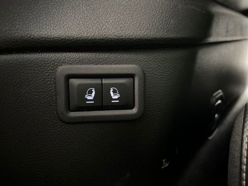 Used 2024 Jeep Wagoneer L Series II RWD image 32