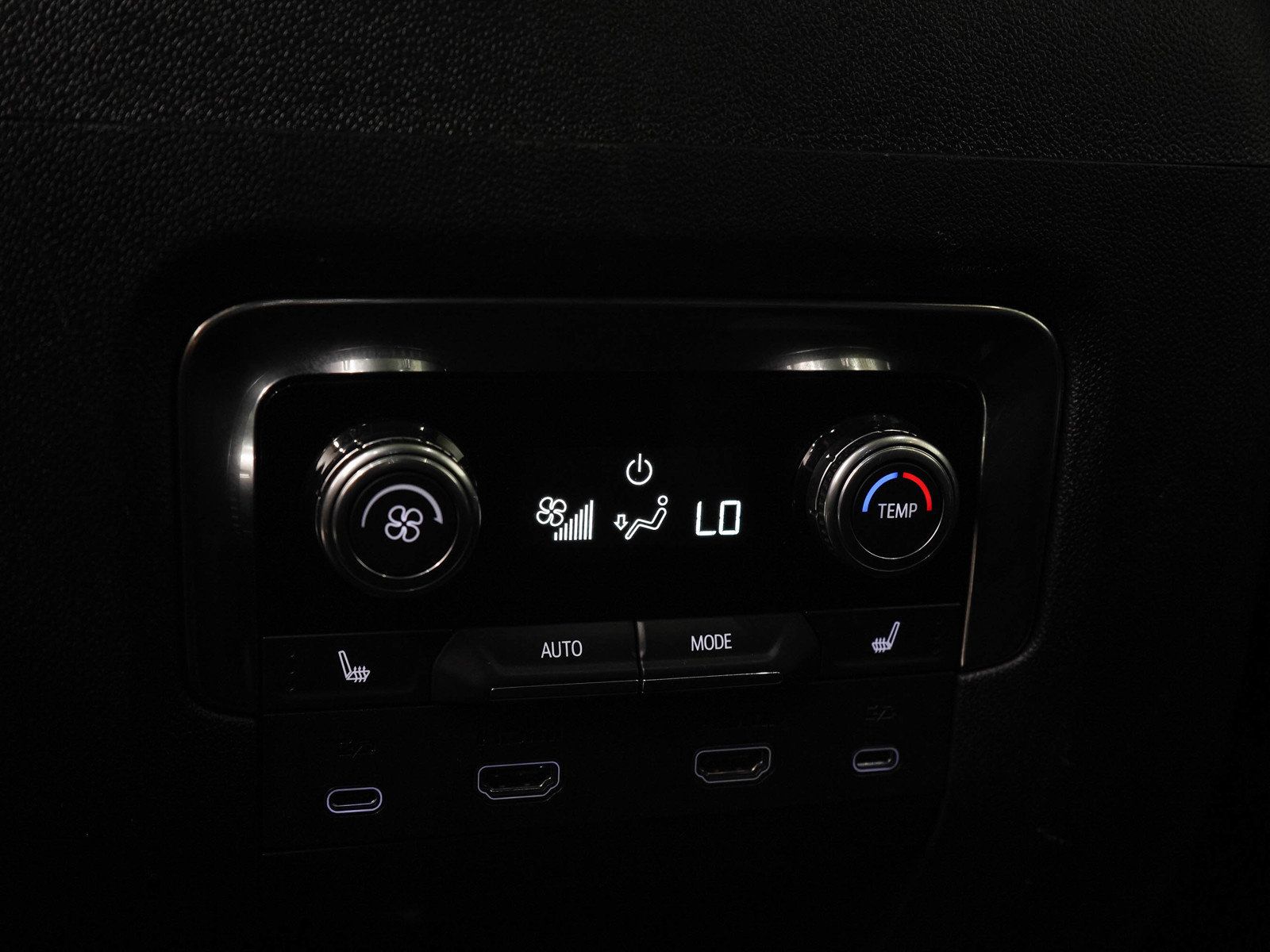 Used 2026 GMC Yukon Denali w/ Denali Reserve Package AWD/4WD image 18