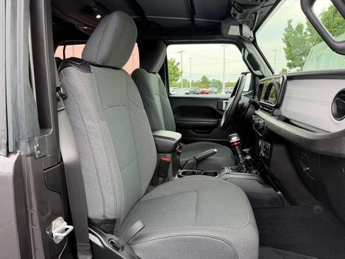 Used 2025 Jeep Wrangler Sport AWD/4WD image 17