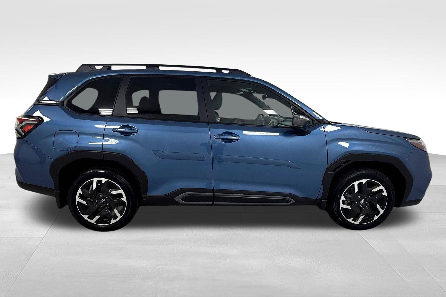 Used 2025 Subaru Forester Limited AWD/4WD image 9