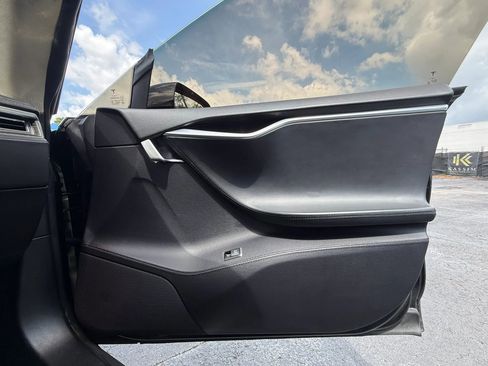 Used 2013 Tesla Model S Performance RWD image 30