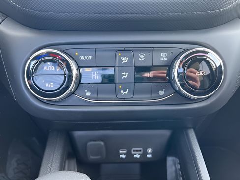 Used 2023 Chevrolet TrailBlazer LT w/ Convenience Package image 12