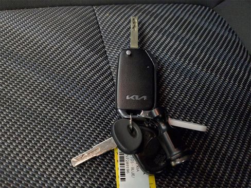 Certified 2022 Kia Seltos LX image 28