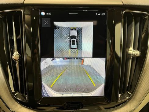 Used 2024 Volvo XC60 B5 Plus w/ Protection Package Premier AWD/4WD image 8