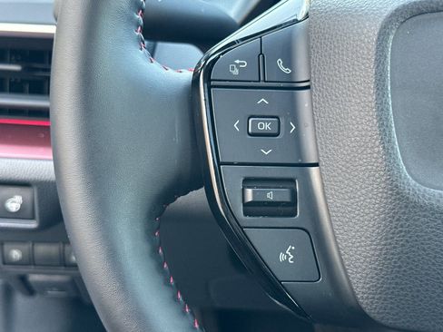 Used 2026 Toyota Prius Plug-In Hybrid image 25