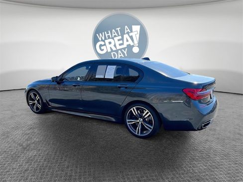 Used 2019 BMW 750i w/ Executive Package image 6