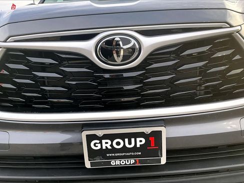 Used 2022 Toyota Highlander XLE image 30