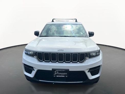 Used 2024 Jeep Grand Cherokee Laredo X w/ Trailer Tow Package AWD/4WD image 8