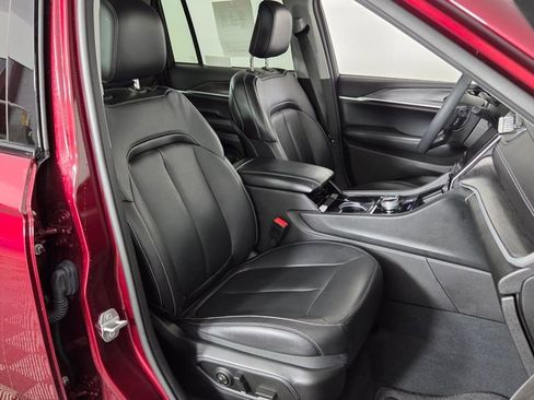 Used 2023 Jeep Grand Cherokee Limited w/ Black Appearance Package image 39