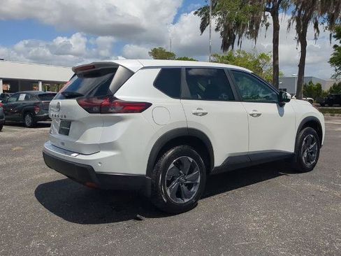 Certified 2026 Nissan Rogue SV FWD image 5