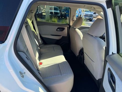 Used 2023 Nissan Rogue SV image 15