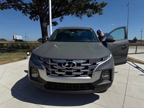 Used 2023 Hyundai Santa Cruz SE FWD image 4